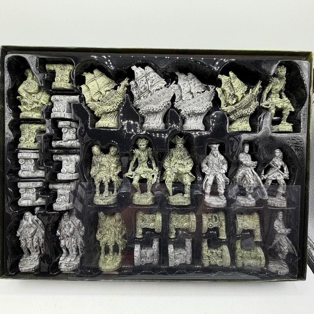 Disney Pirates of the Caribbean Dead Mans Chest Chess Collectors Edition 2006 - Picture 8 of 15